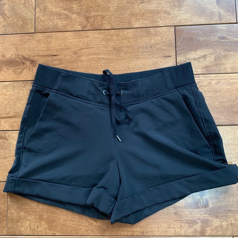 Athleta hiking shorts black size 6